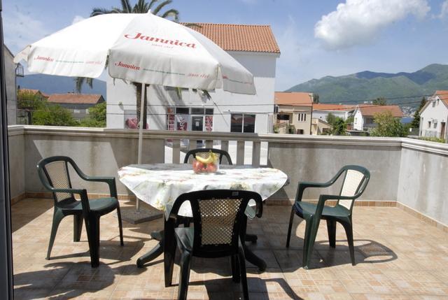 Apartments Dosljak Tivat Bagian luar foto