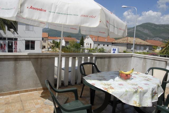Apartments Dosljak Tivat Bagian luar foto